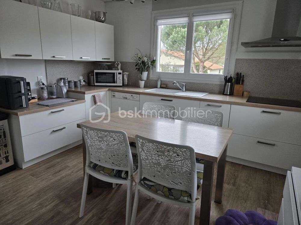 Maison rénovée 3 chambres + T2 indépendant située à Castets 40260