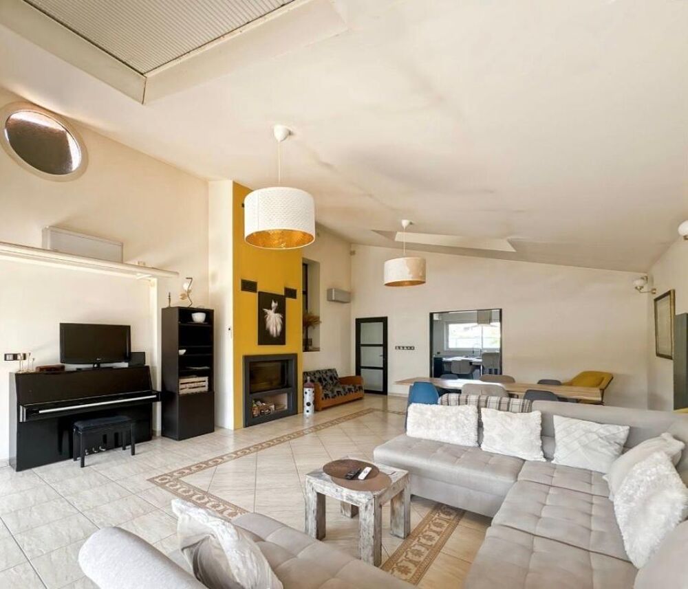 Vente Maison MAISON FAMILIALE T5, 183 m², VASTE PIECE DE VIE, HAUTEUR SOUS CHARPENTE, DEUX BUREAUX, PISCINE, DEPENDANCE POLYVALENTE Seysses