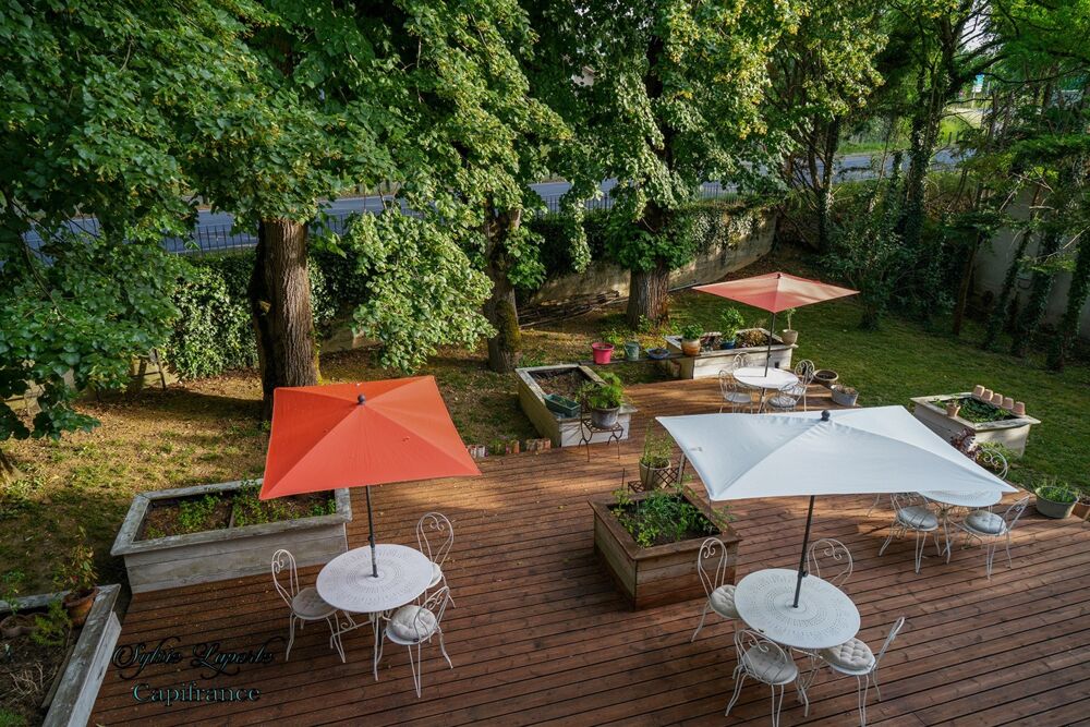 Vente Propriété/Château Propriete à vendre 14 pièces SAINTE LIVRADE SUR LOT (47)Sainte-Livrade-sur-Lot – Propriété de caractère à projets multiples en b Sainte livrade sur lot