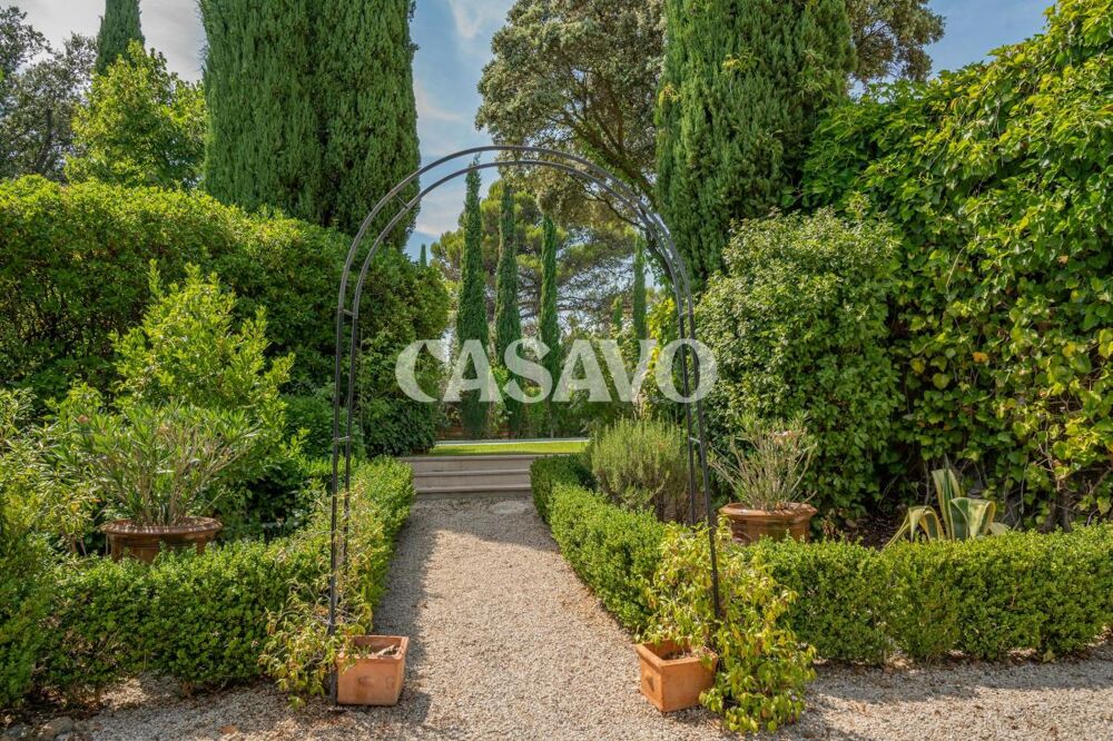 Vente Villa 8 pièces de 272m² - 13100 Saint-Marc-Jaumegarde