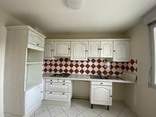  Appartement à louer 3 pièces 81 m²