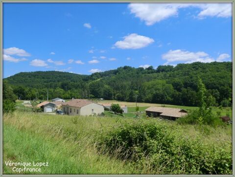 SAINT HILAIRE DE LUSIGNAN, en campagne mais non isolé terrain de 2487 m² dont 822 m² à bâtir 37000 Saint-Hilaire-de-Lusignan (47450)