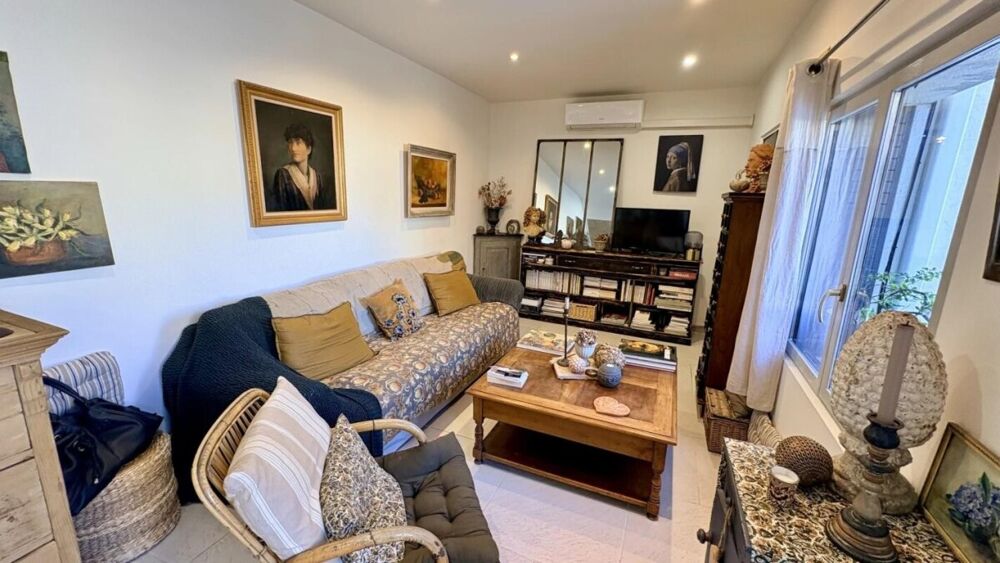 Vente Maison Maison de charme rénovée avec extérieur, stationnement et ja Avignon