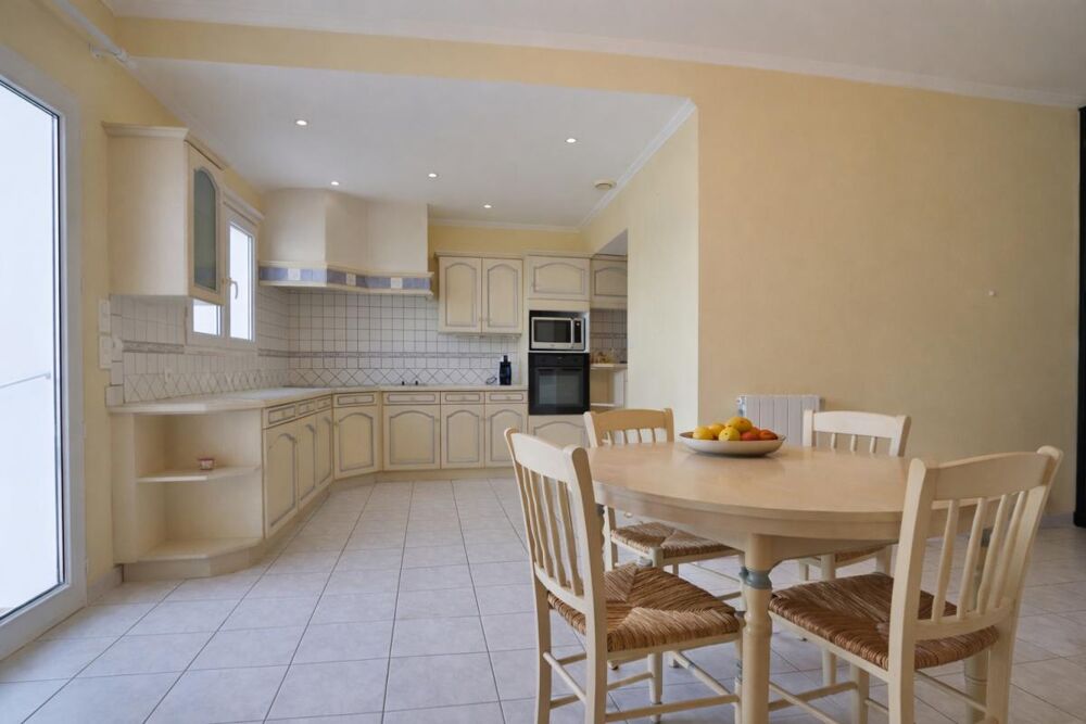 Maison Moux 8 pièce(s) 182 m2