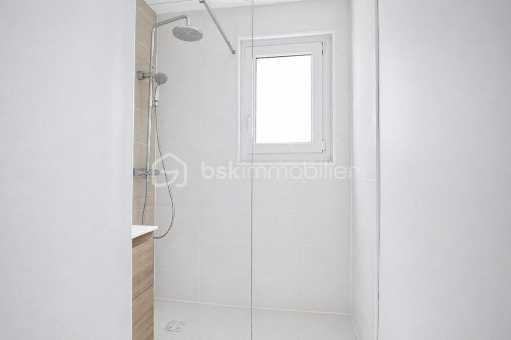 Marseille 10e  T3 rénové  2 chambres  8e étage  Vue dégagée  Balcon - Garage fermé + cave