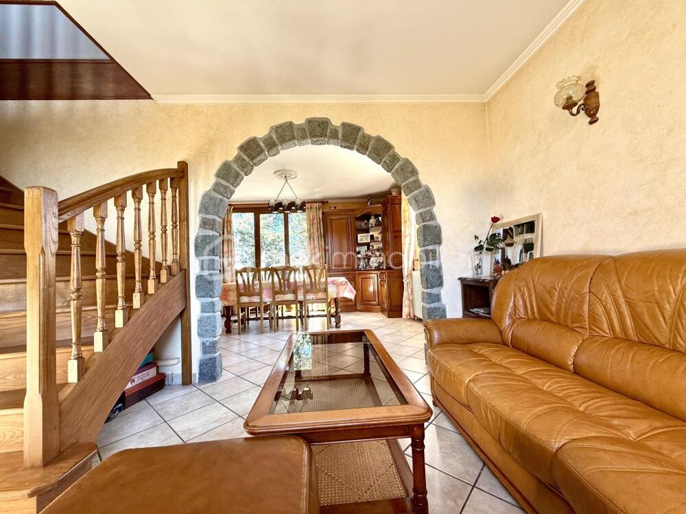 Vente Maison CHASSIEU CENTRE - Maison familiale au calme et sans vis-à-vis avec un beau terrain Chassieu
