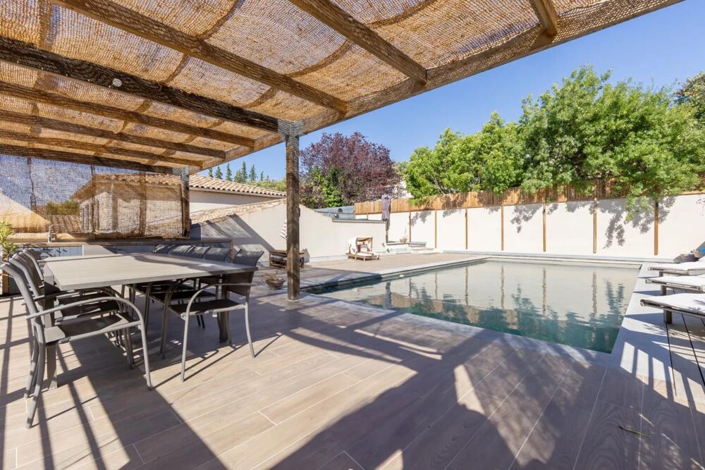 Superbe bastide de 217 m² avec piscine à Grambois