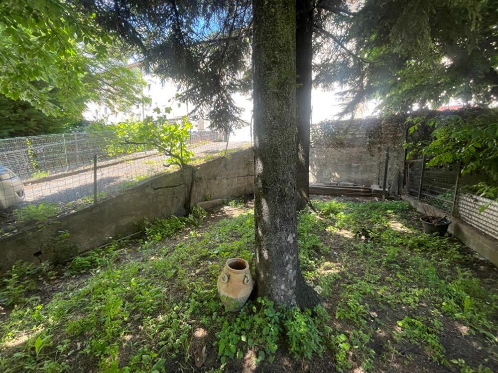 A vendre maison mitoyenne 3 pièces de 65 m2 avec grand garage sur terrain de 295 m2