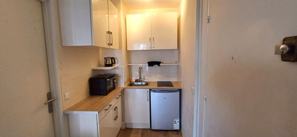 T1 MEUBLE avec balcon et parking à TOULON