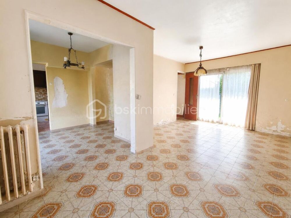 Vente Maison Maison familiale 4 chambres avec garage, dépendance et cave – Beau potentiel de rénovation Villepreux