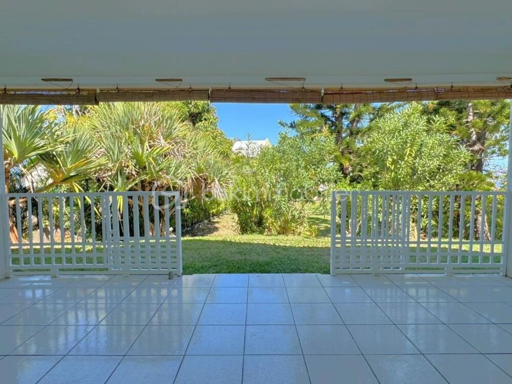 Vente Maison Les Avirons - Havre de paix à rénover avec un parc arboré et des volumes généreux Les avirons