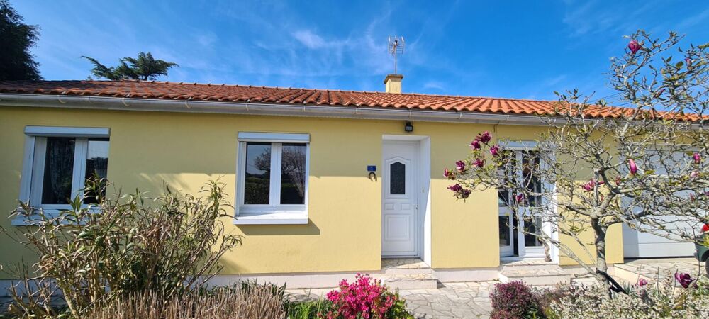 Maison Clisson 5 P . 3 Chs . Bureau . 81.29 M² . T 377 M² . Terrasse . Garage