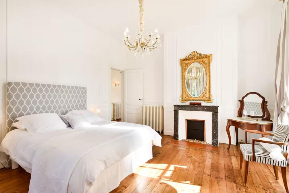 à vendre  Propriété/château Latresne (33360)