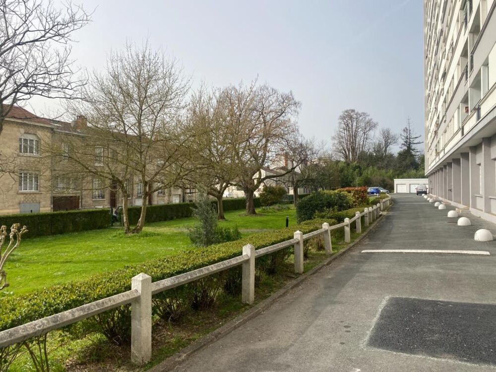 Vente Parking/Garage Bordeaux Garage fermé à vendre – Résidence Tivoli – Rue Camille Godard Bordeaux