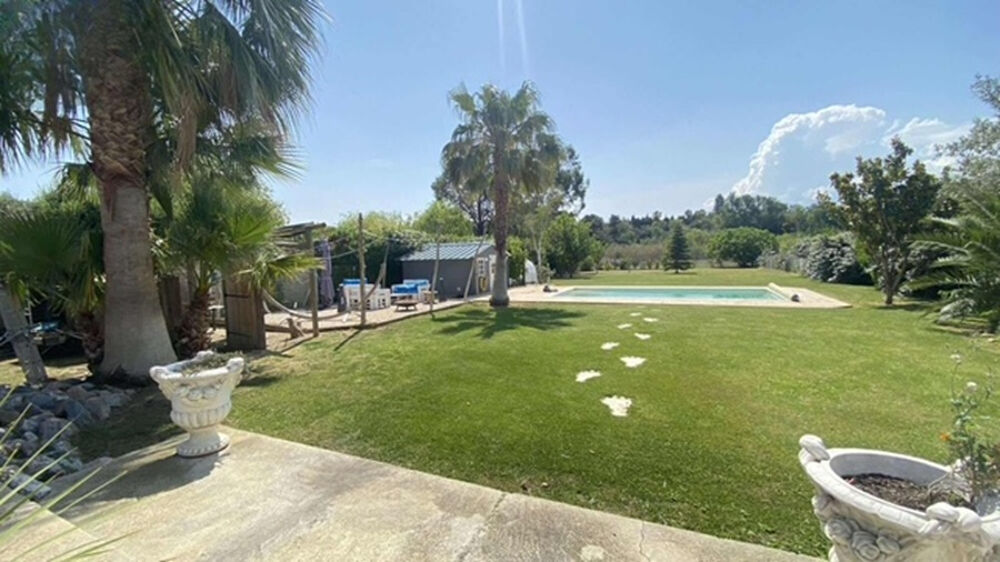 Magnifique villa de 110 m² en R+1 sur un terrain de 1853 m² avec piscine et sans vis-à-vis