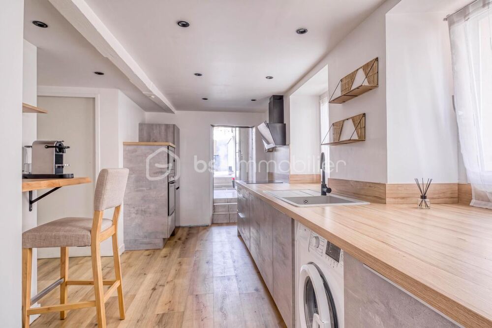 Maison de ville rénovée avec cour privative