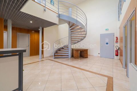   À LOUER – Bureaux Cloisonnés de 332 m² (9 Espaces) sur 2 Niveaux – Arbent (01100) 