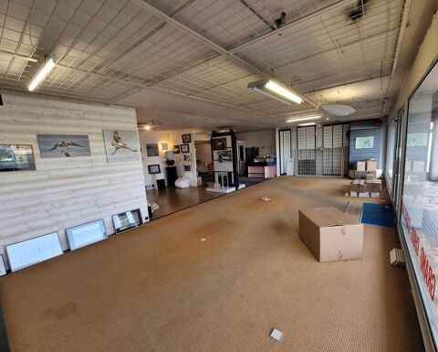  ST-PIERRE D'OL�RON (17) En emplacement N�1+ A Vendre Murs d'un local commercial surface 237m� sur terrain 510m� 