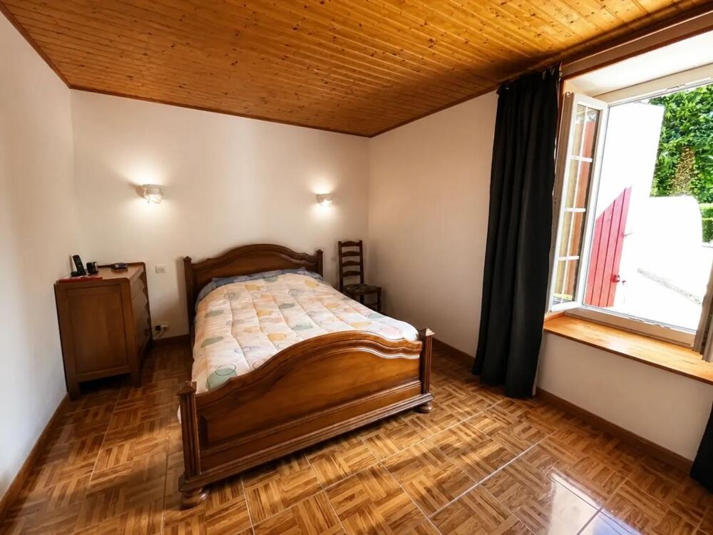 Maison de 6 pièces de 203 m² à Romazières