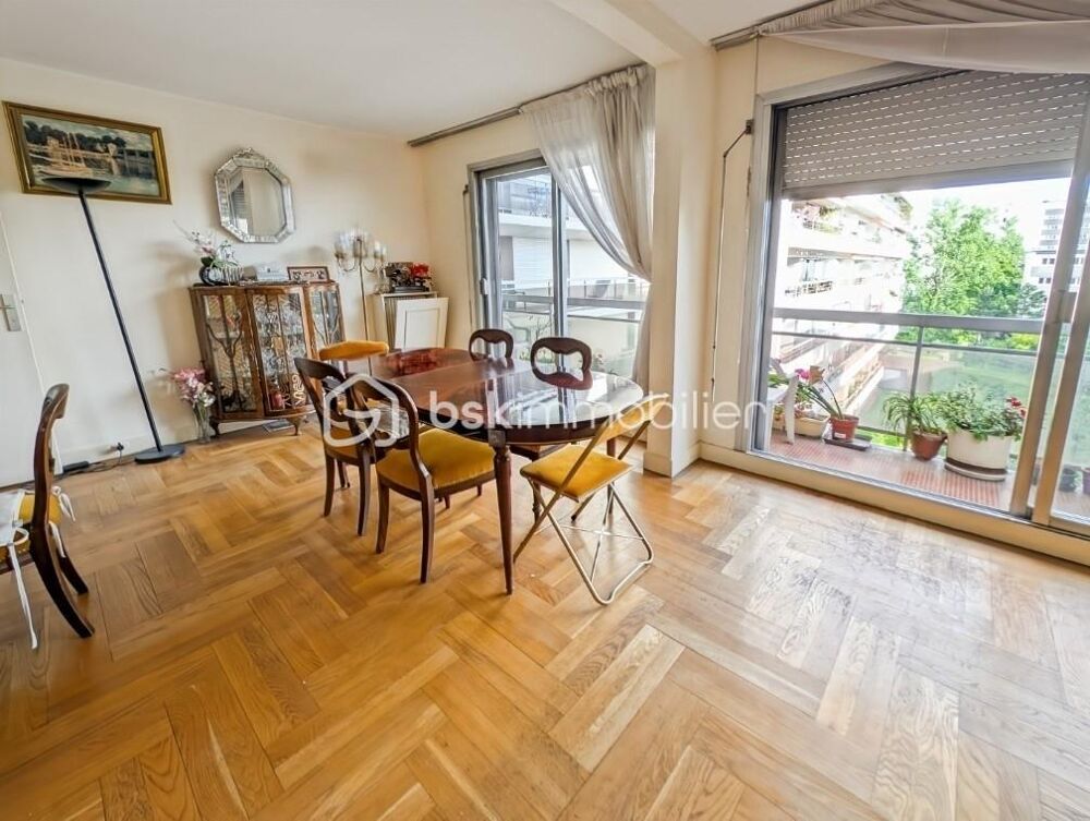 Vente Appartement Appartement F5 avec 3 chambres Grand Séjour 30m2double balcon traversant Sud/Nord avec place de parking et cave Paris 11