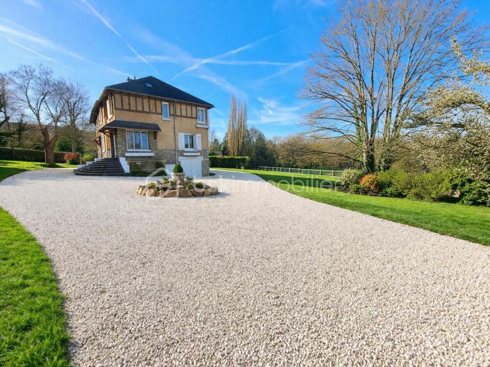 PROPRIETE DE CARACTETRE DE 220M² SUR ENVIRON 3000M² DE TERRAIN DANS UN ENVIRONNEMENT CALME