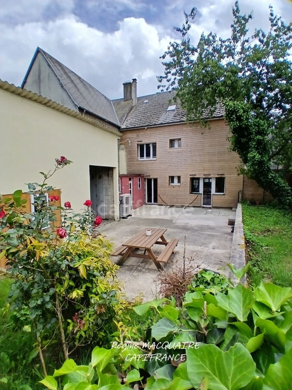 A Vendre - Maison de bourg rénovée  190 m²  5 chambres  équipements modernes : une opportunité rare au centre bourg. MORTAIN
