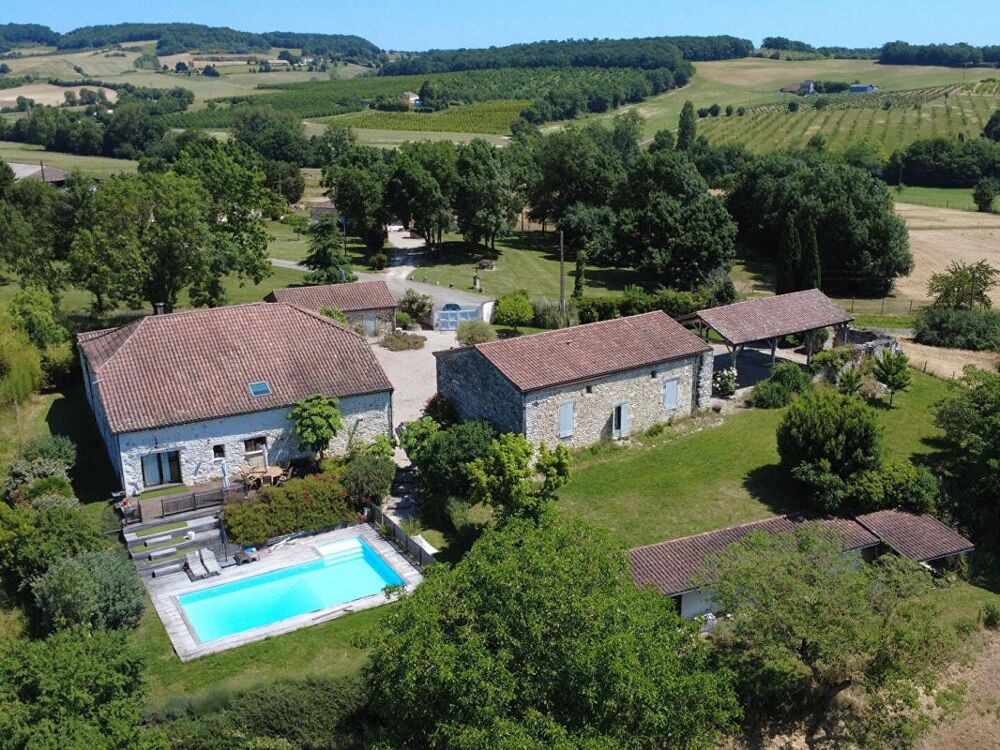 Grange convertie en loft avec maison d'amis, piscine chauffée et dépendances