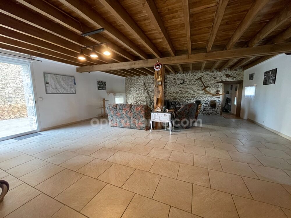 Belle maison en pierre 5 chambres, avec jardin clos et garage