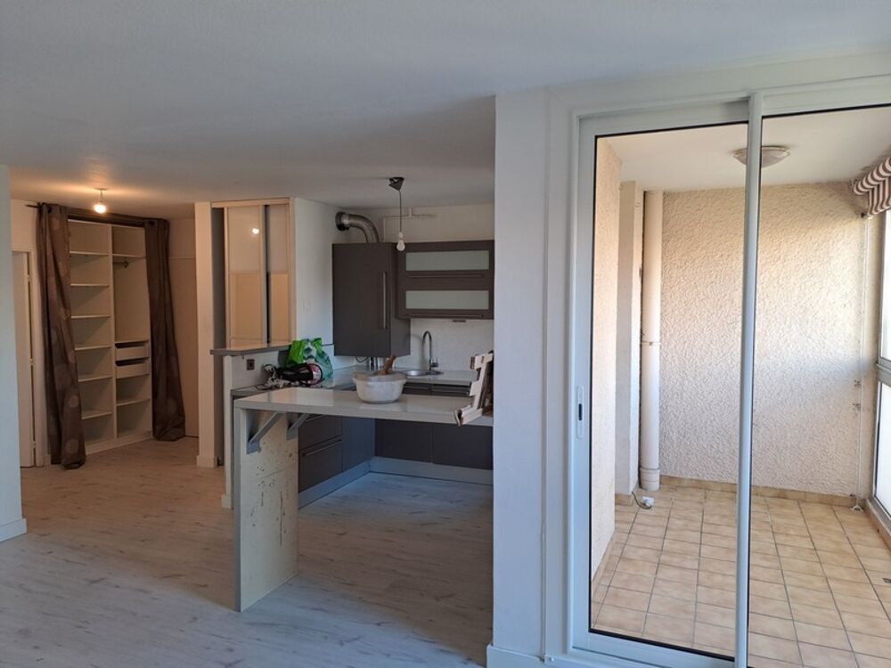 Vente Appartement appartement  vendre T3 Centre ville Carnoux en provence