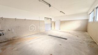  Parking / Garage à vendre 83 m²