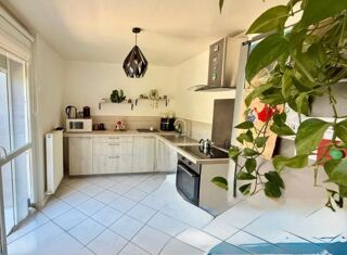  Appartement à louer 6 pièces 116 m²