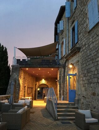   Dpt Ardèche (07), à vendre proche de VALLON PONT D'ARC Murs d'un Hôtel Restaurant Vallon pont d arc