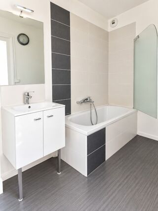  Appartement à louer 3 pièces 65 m²