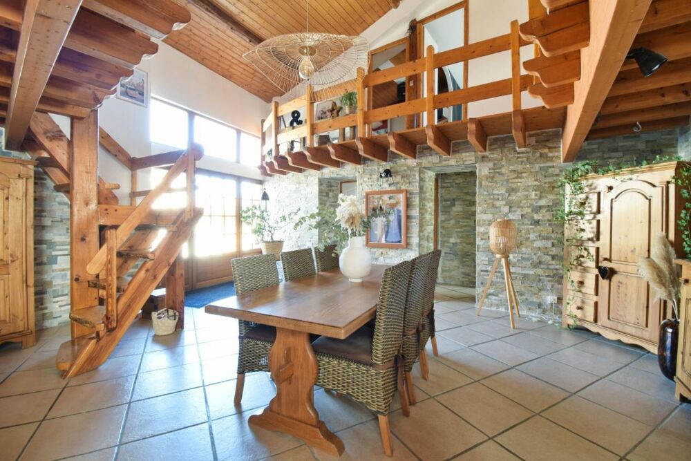 Vente Maison EXCLUSIVITE / Superbe maison avec dépendances, cour, terrasse et jardin / 63160 Chas Chas
