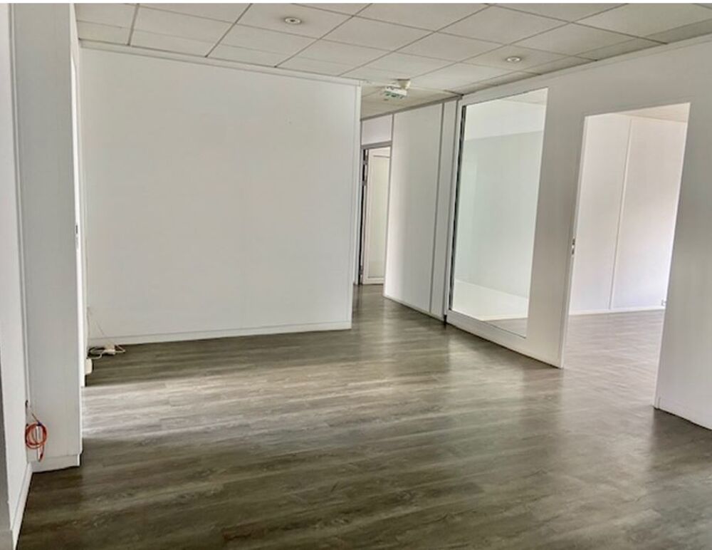   Bureaux de 229 m² non divisibles à louer à Levallois-Perret 