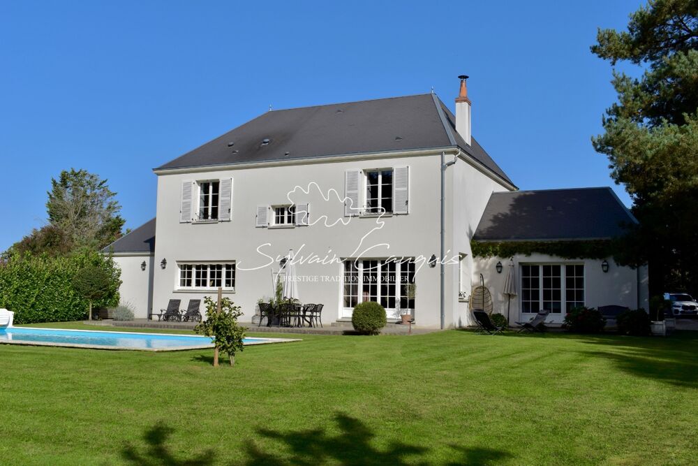 Dpt Loiret (45), à vendre SULLY SUR LOIRE Maison bourgeoise 9 pièces de 270 m² - Terrain de 2 548,00 m² - Piscine chauffée - Gar