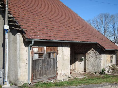 01430  IZENAVE ancienne ferme avec dépendances à rénover en totalité sur terrain de 2600 m² dont 2 parties sont constructibles A 100000 Izenave (01430)