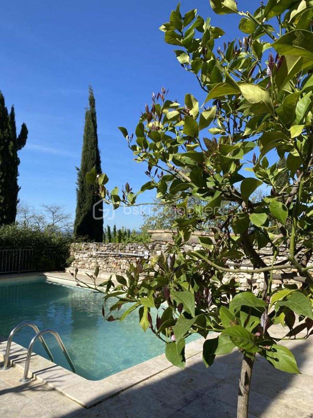 MAISON DE CARACTERE AVEC JARDIN D'EXCEPTION,PISCINE ET VUE IMPRENABLE-PROCHE UZES