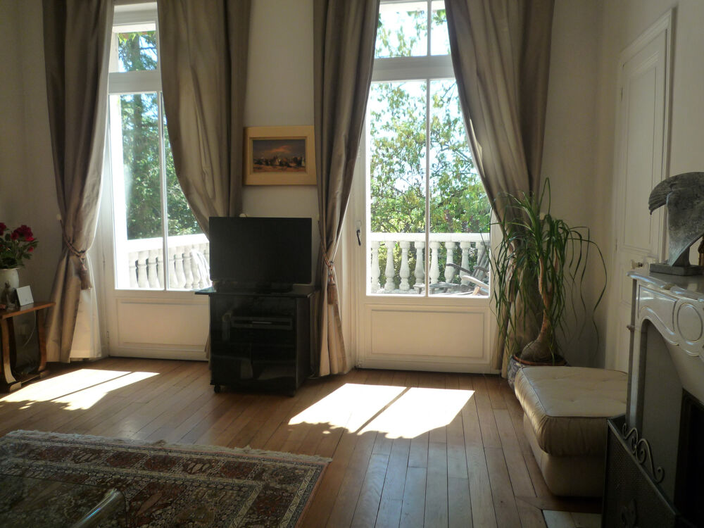 CHATEAU THIERRY à vendre belle maison bourgeoise de 254 m2 dans un parc clos de 1372 m2