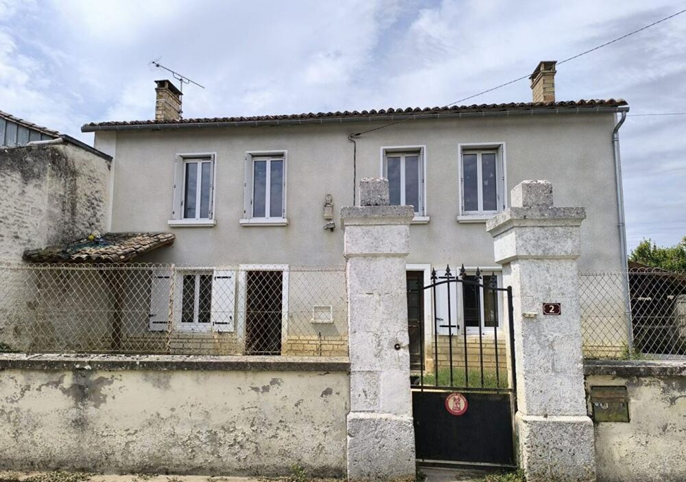 Maison de village, 5 pièces, dépendances et grand terrain Valdelaume (79)