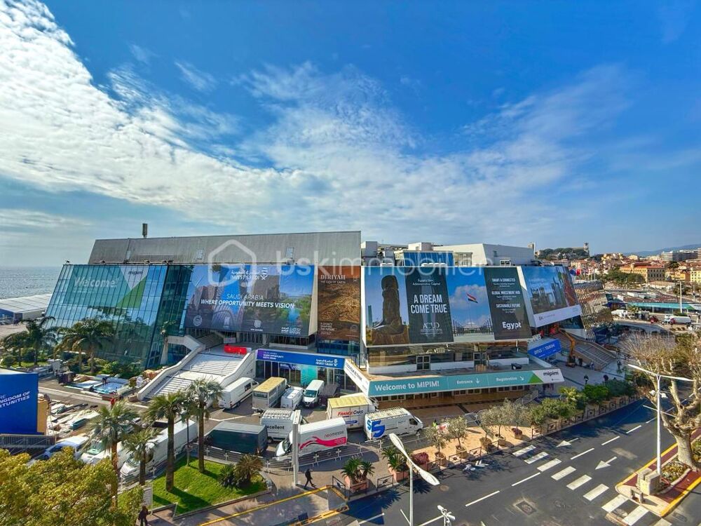 Vente Appartement CANNES CROISETTE - APPARTEMENT 2 PIECES - 53M² - TERRASSE 12M² - VUE MER ET PALAIS DES FESTIVALS - PARKING Cannes