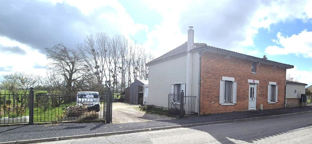 Belle Maison de Village en Brique de 1848 de 165 m² Rénover et Entretenue avec son Ascenseur Ergonomique, sa Cour avant de 180 m