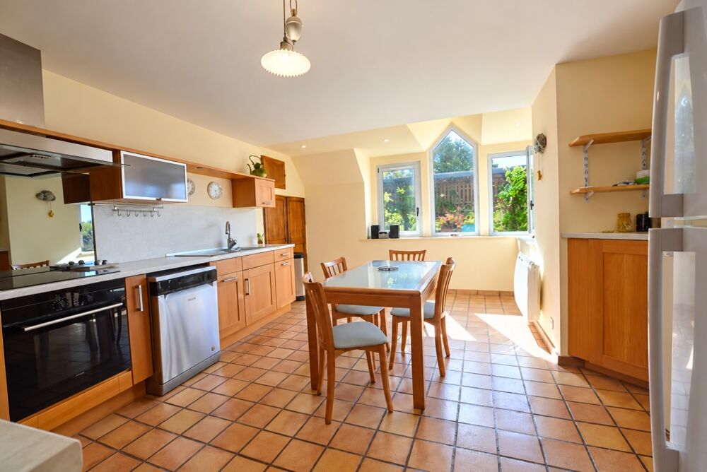 Longère en pierre de 194 m² avec jardin paysager  Landévant, Morbihan Sud