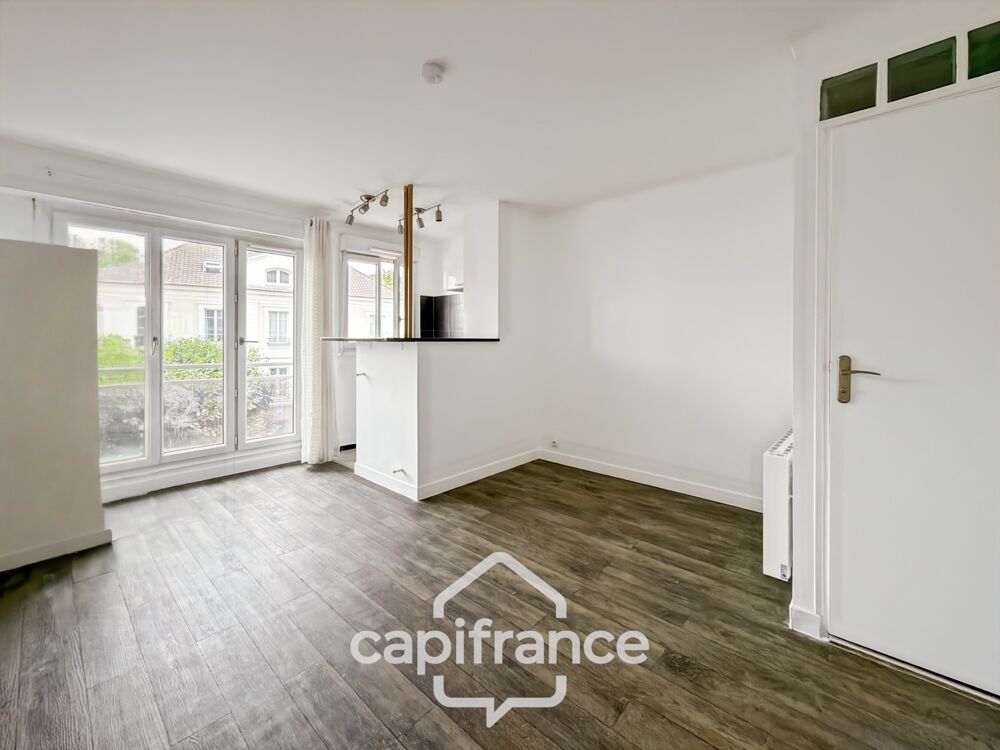Studio rénové avec balcon, parking et cave  Hyper centre de Chelles (77)