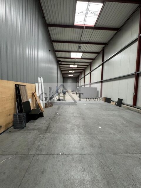   ENTREPOT BUREAUX 440M2 A VENDRE SANTENY 