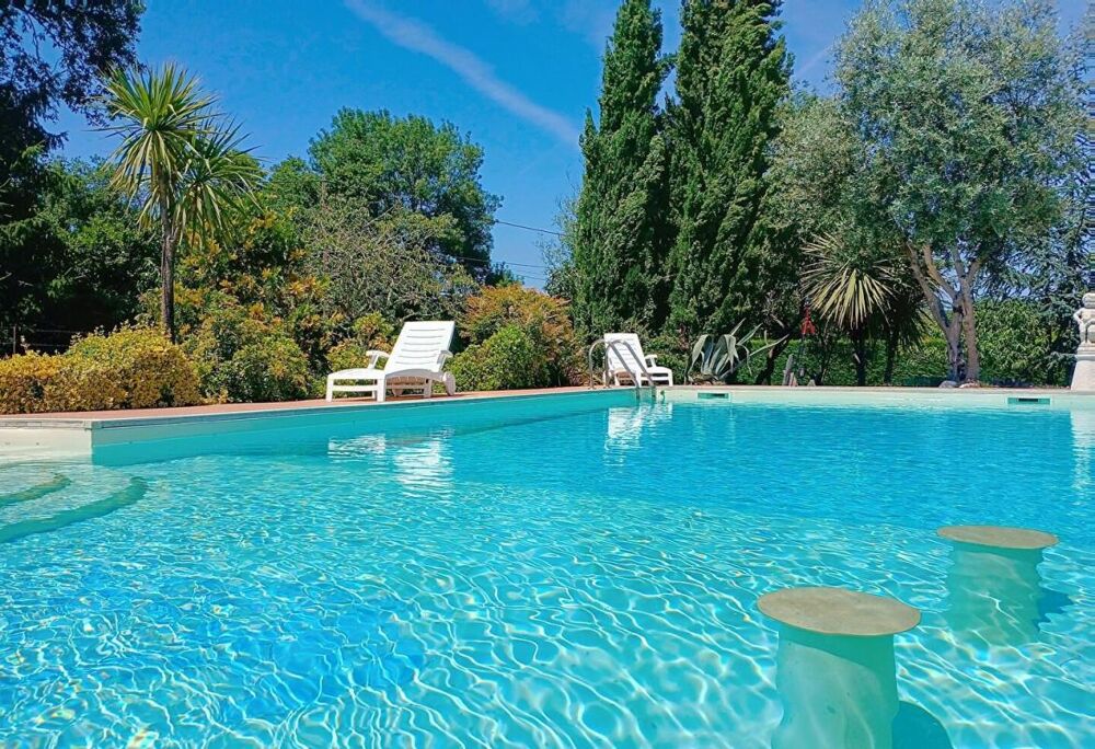 Maison À Vendre de 150 m² + dépendances de 80 m² + piscine