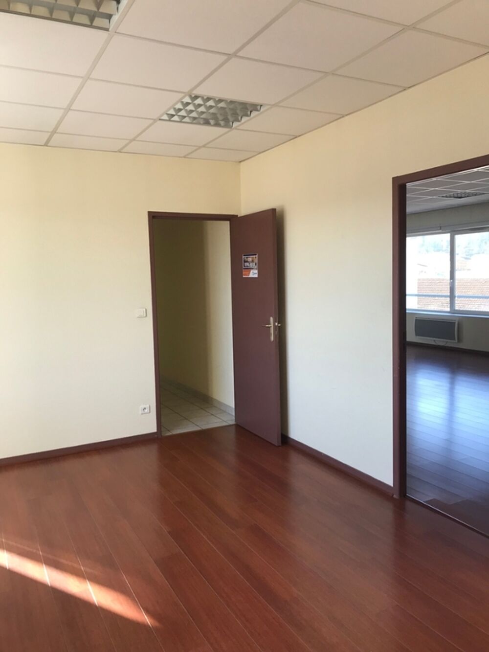   Dpt Dordogne (24), à louer PÉRIGUEUX Quartier des affaires 190 m² Bureaux, salle de réunion, parking Perigueux