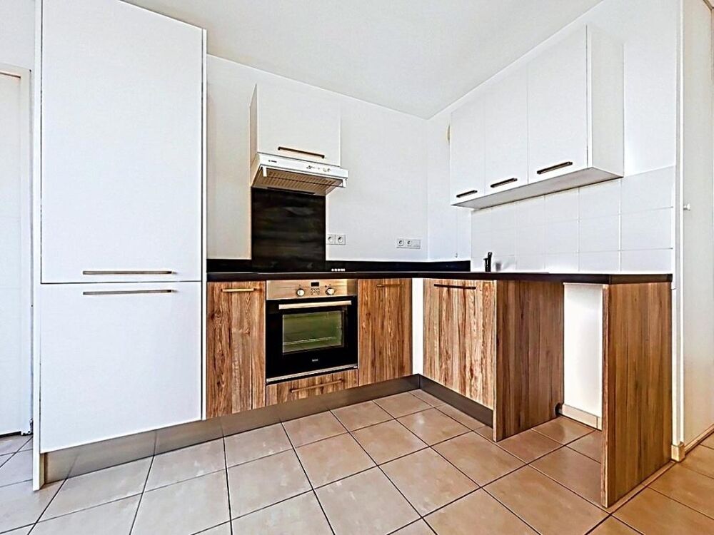 Vente Appartement DÉCINES-CENTRE - T2 lumineux de 46 m² - Balcon et Garage - Copropriété 2015 Decines charpieu