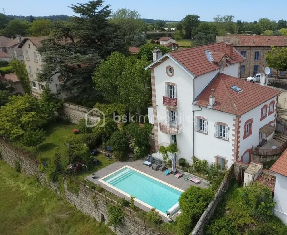 à vendre  Propriété/château Saint-Paul-en-Cornillon (42240)
