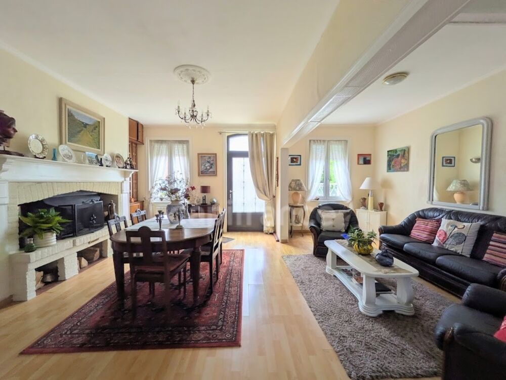 Exclusivité : Maison bourgeoise en briques de 81 m², jardin clos et dépendance  Terrain de 698 m², à BEAUCAMPS LE VIEUX